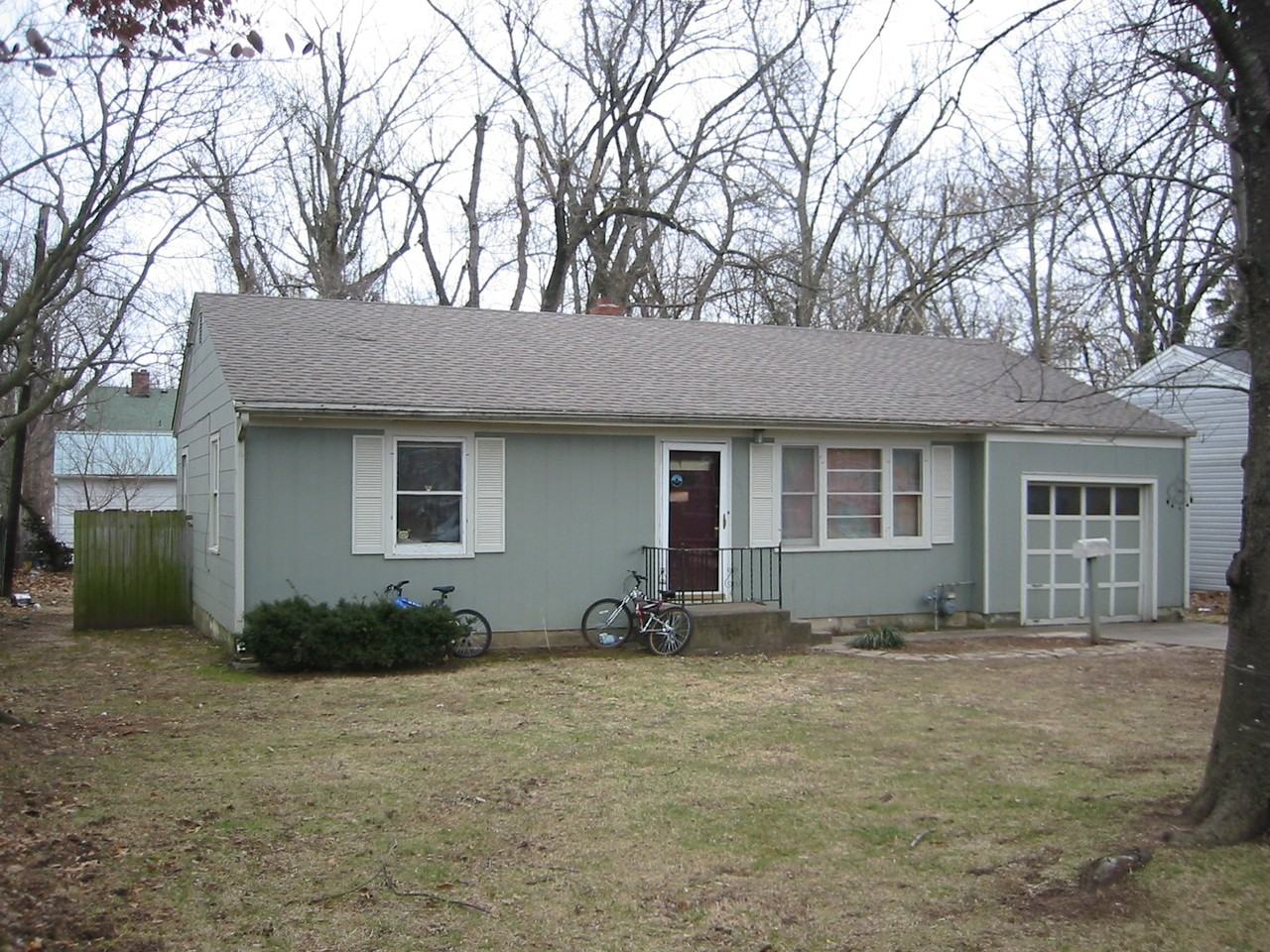 1056 S Florence Ave - Photo 2 of 14