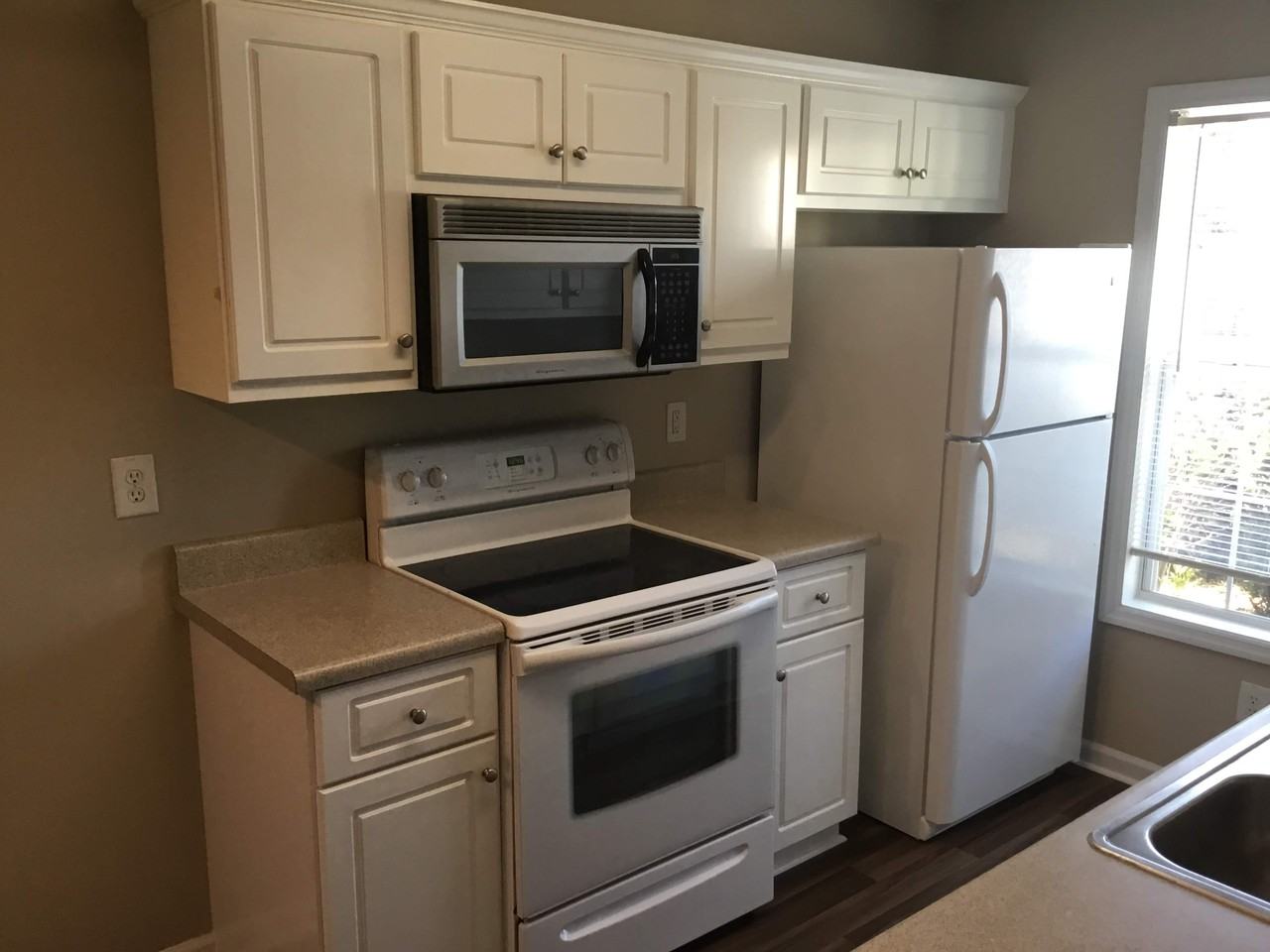 1235 Longpoint Dr - Photo 3 of 9