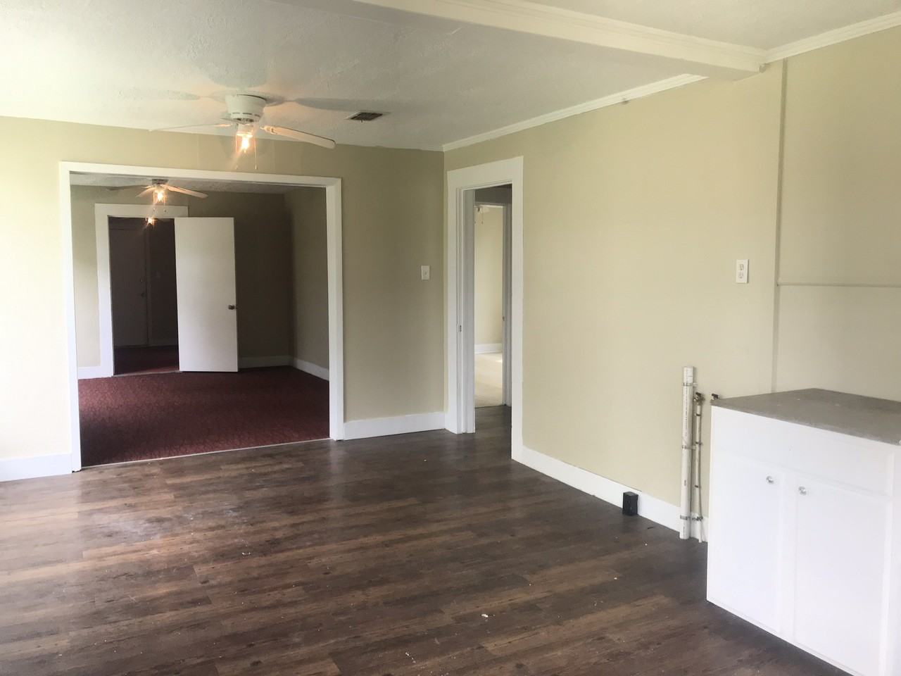 614 Louise St - Photo 3 of 12