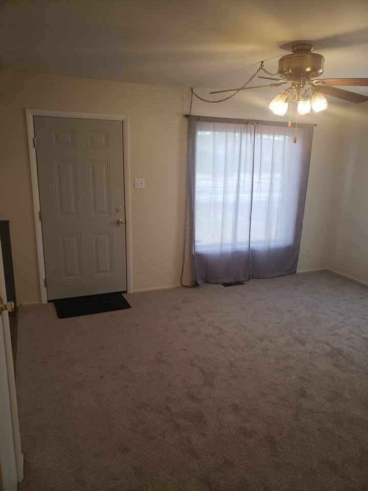2678 Creve Coeur Mill Rd - Photo 2 of 11