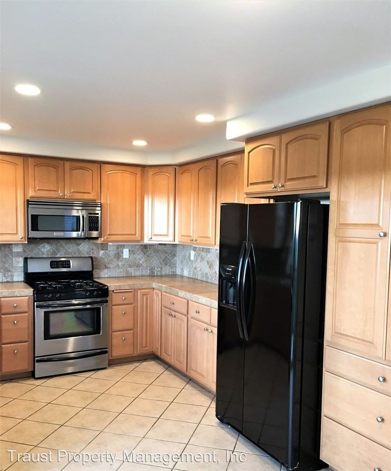 1233 Holly St - Photo 2 of 24