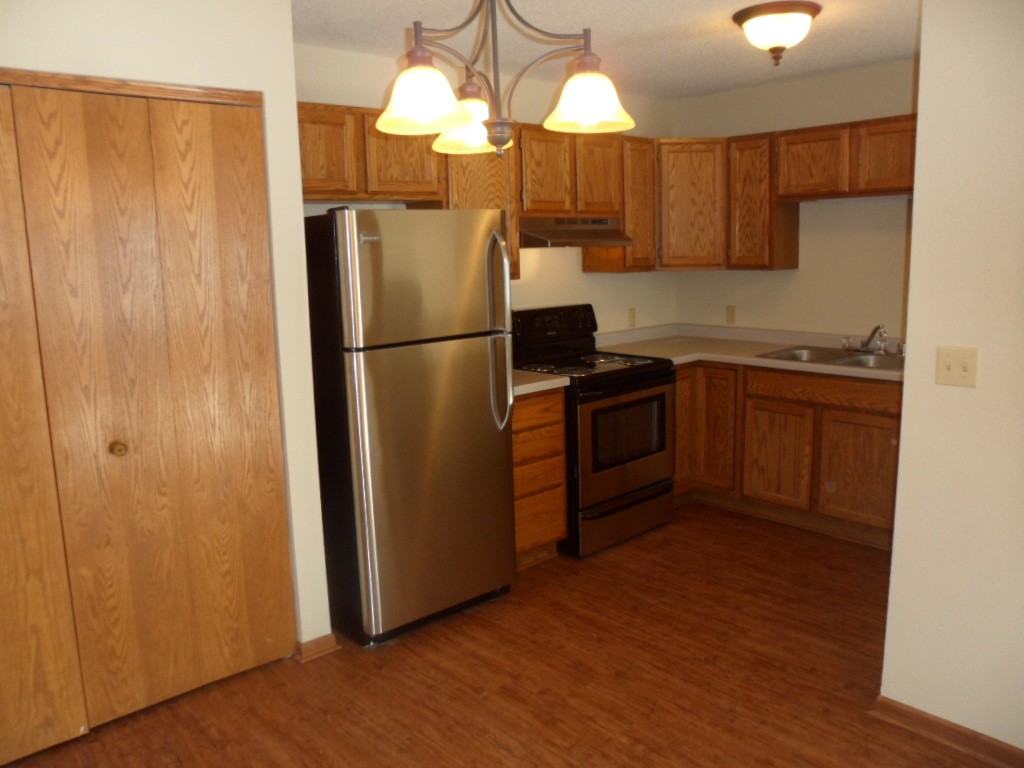 908 Fox Creek Drive - Photo 2 of 6