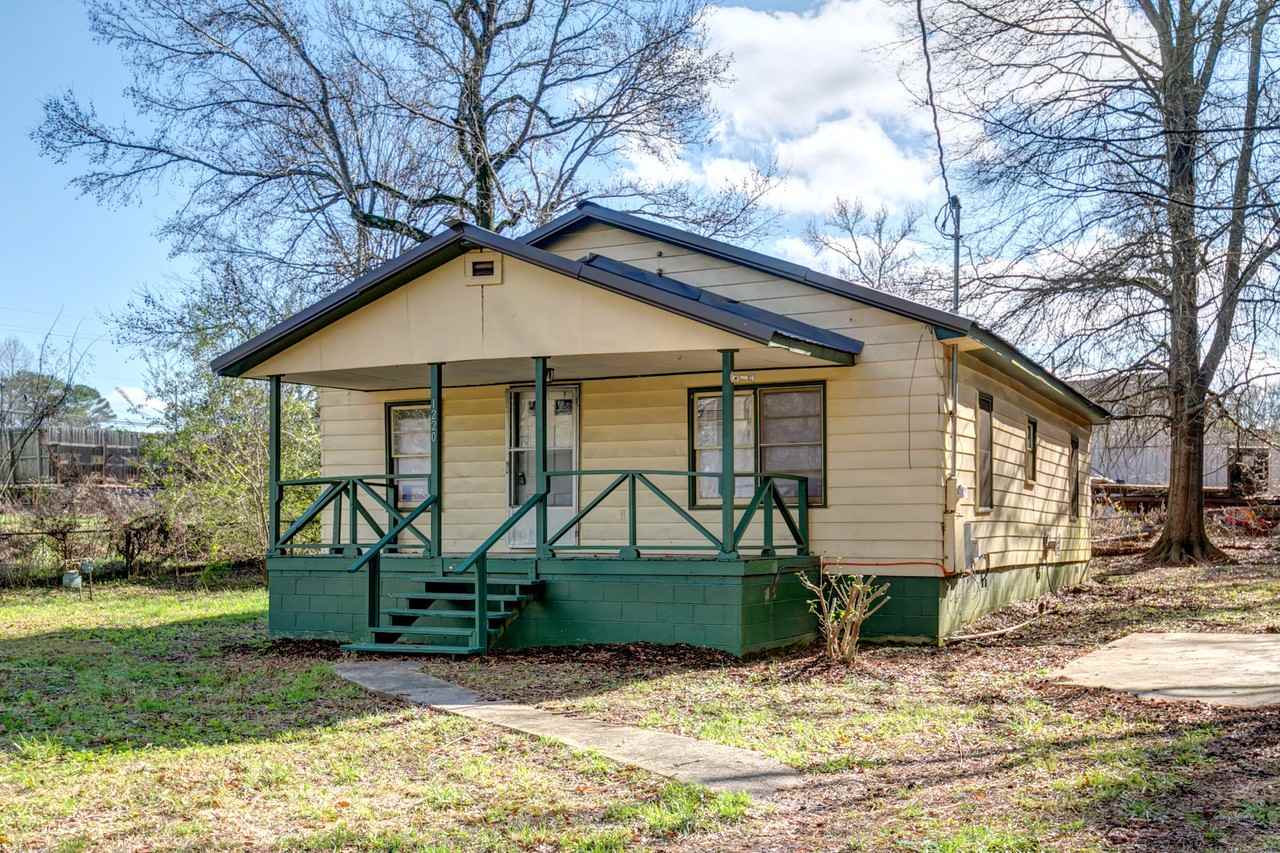 1220 McCravy Ln - Photo 2 of 20