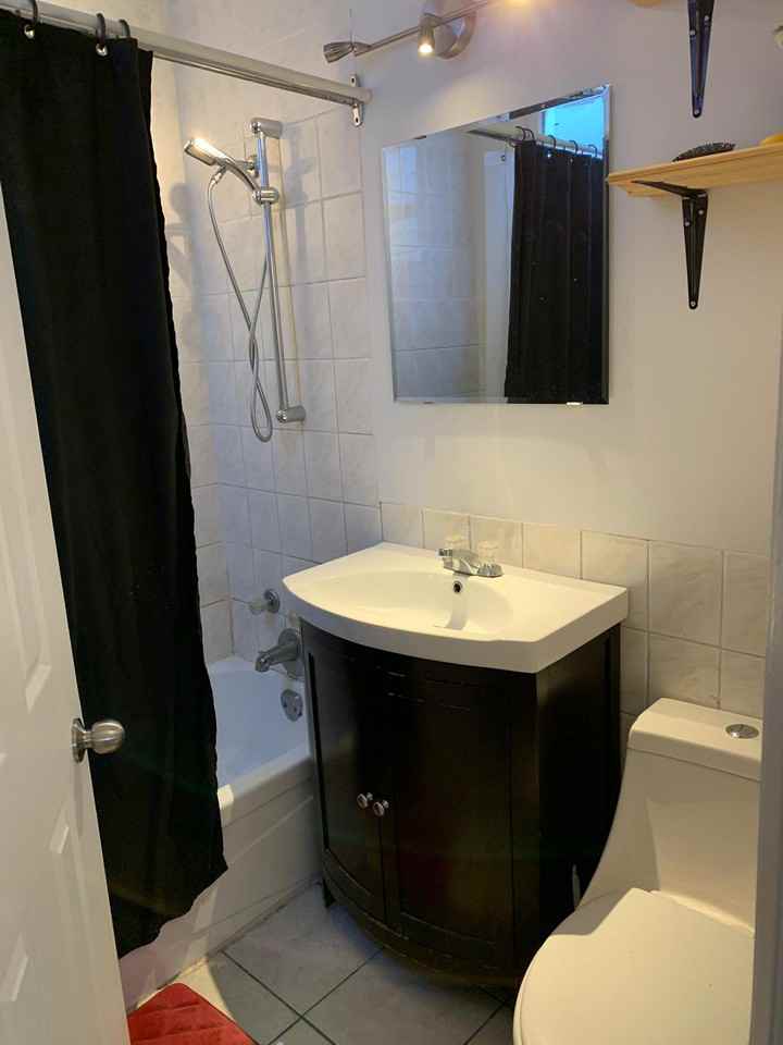9003 2e Avenue - Photo 2 of 5