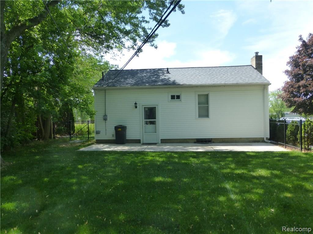 265 Perry St - Photo 3 of 19