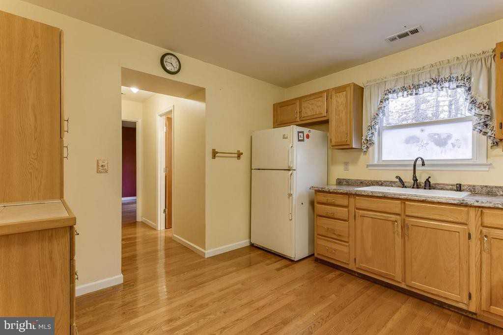 103 Oak Ct - Photo 3 of 17