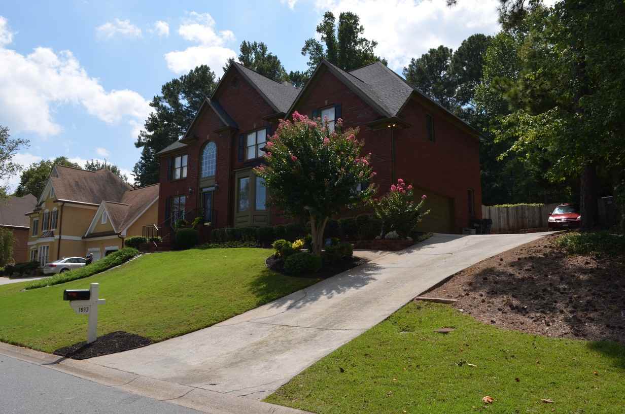 1683 Kenbrook Trace - Photo 2 of 40