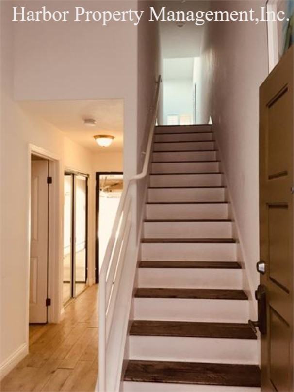 533 W 23rd St #9 - Photo 3 of 11