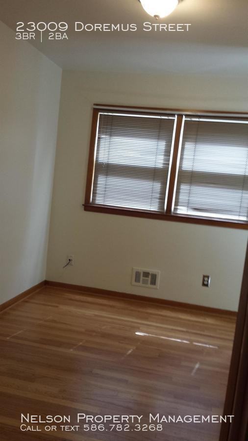 23009 Doremus St - Photo 3 of 20