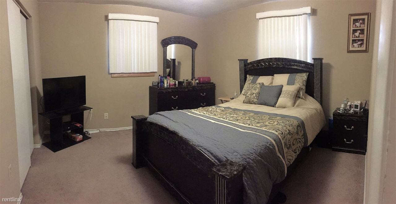 325 Aaron Dr - Photo 3 of 10