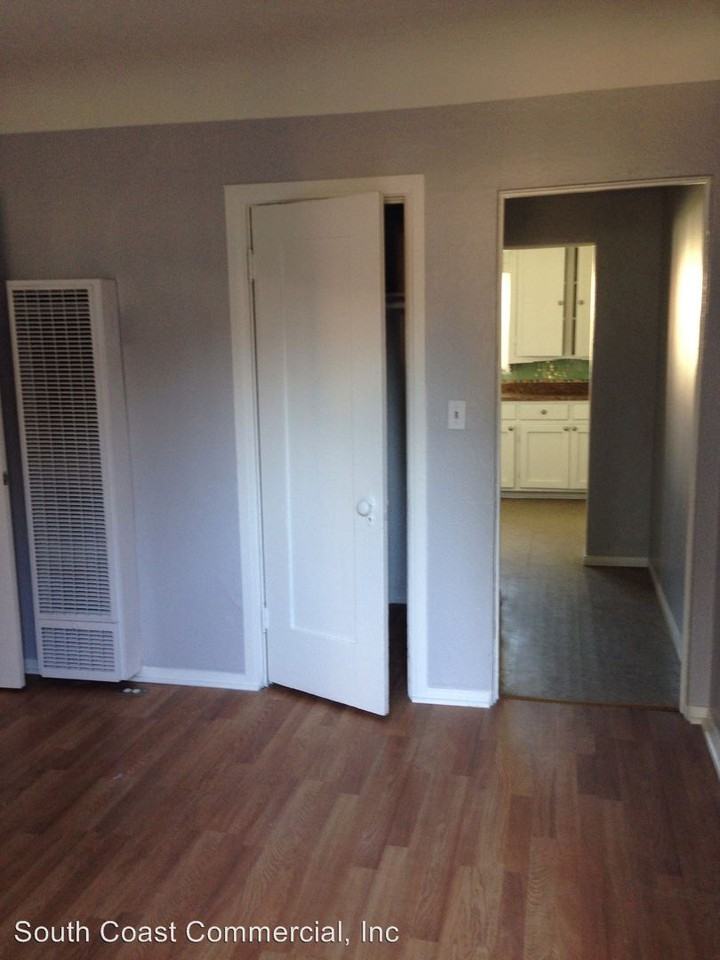 512-520.5 32nd Street - Photo 2 of 7