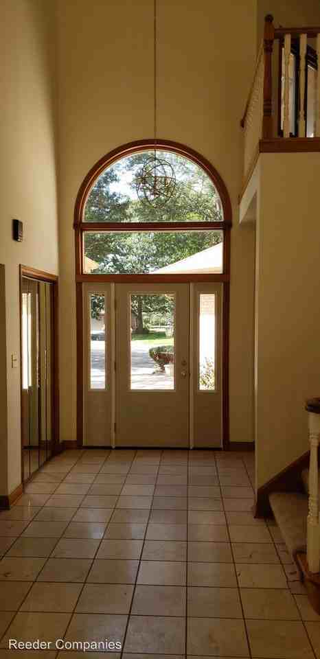 1324 Inverness Ln - Photo 2 of 11