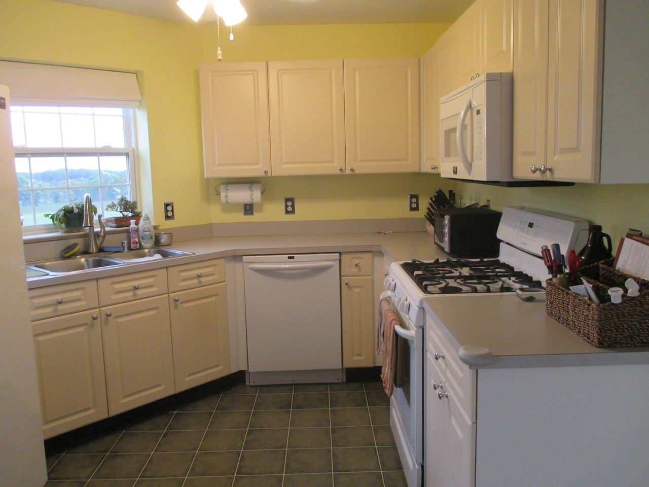 2500 Driftwood Ct #3B - Photo 2 of 17