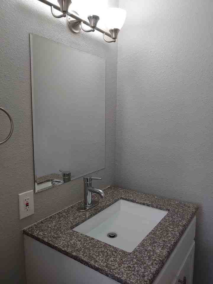 1009 Montgomery Cir - Photo 2 of 15