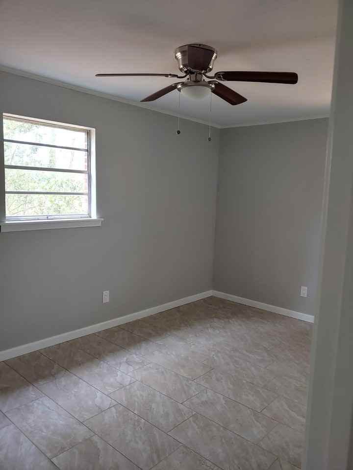 1009 Montgomery Cir - Photo 3 of 15