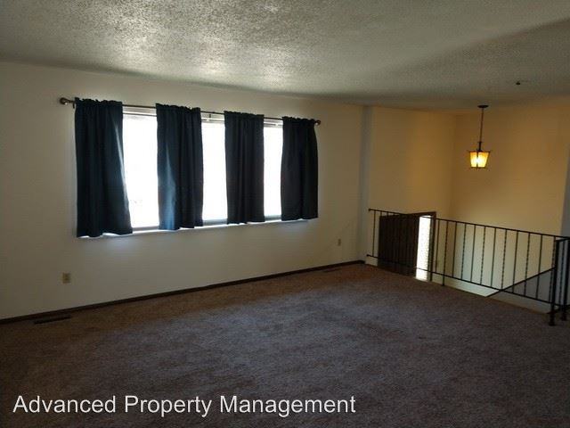 2200 Lawrence Rd - Photo 2 of 21