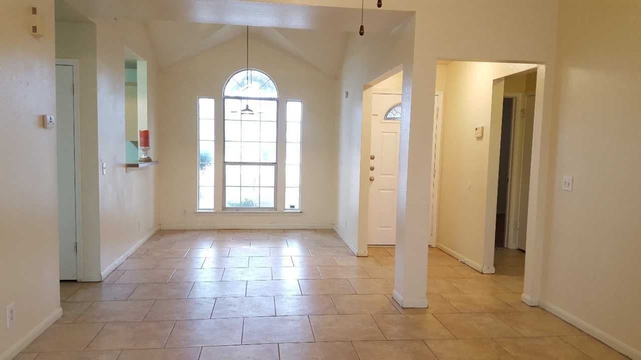 203 Crystal Knoll Blvd - Photo 3 of 9