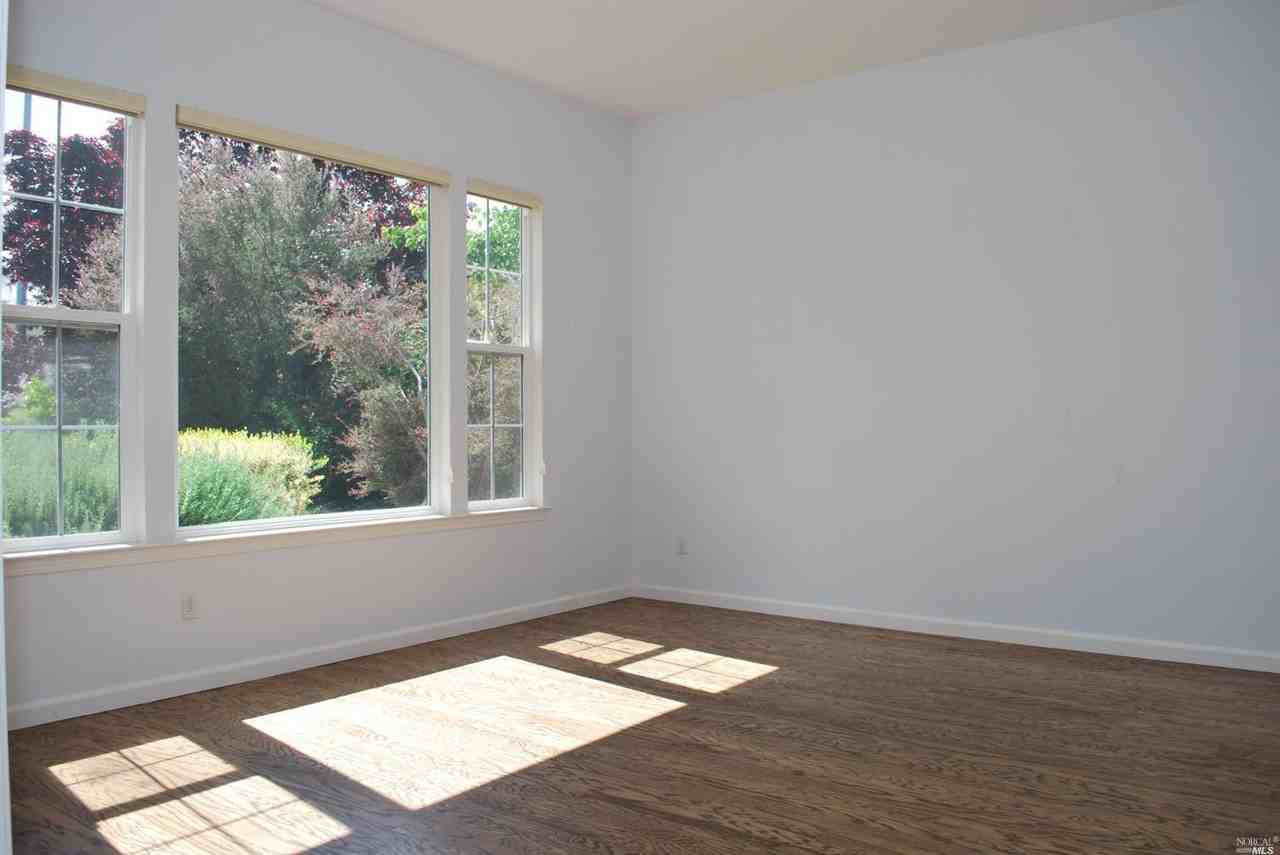 911 Signorelli Cir - Photo 3 of 31