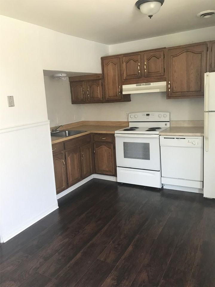 2002 Melrose Ln - Photo 2 of 6