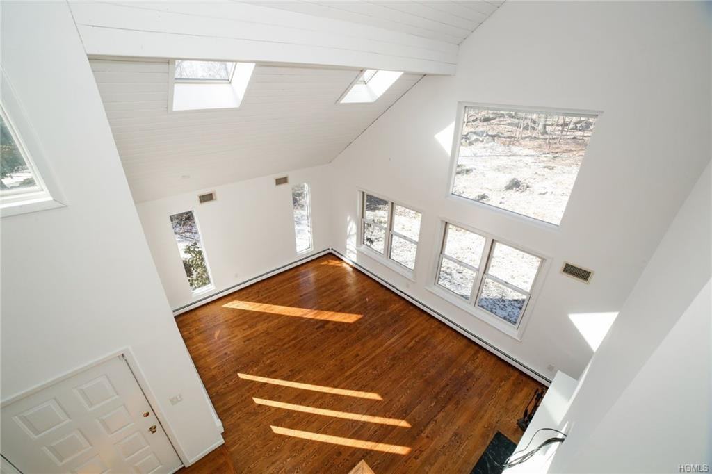 10 Woodland Ct - Photo 3 of 24