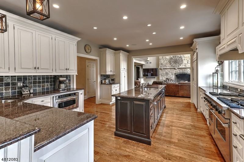 1 Pine Hollow Ln - Photo 2 of 25