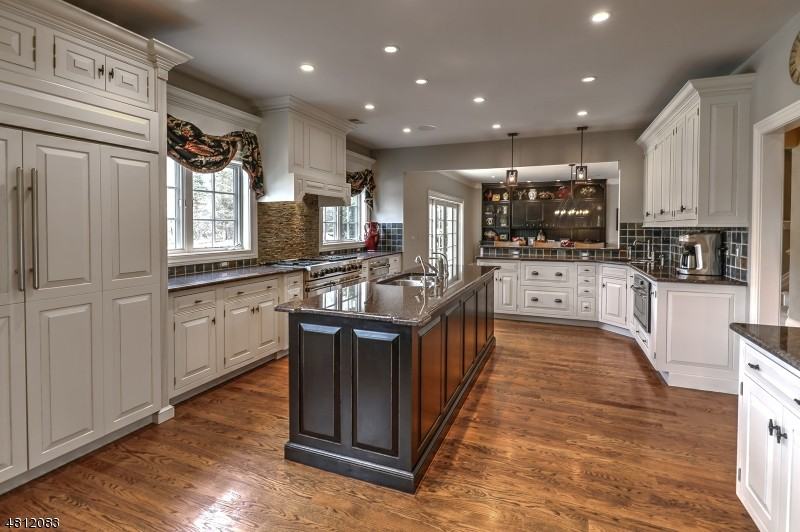 1 Pine Hollow Ln - Photo 3 of 25