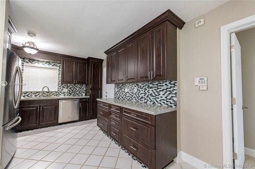 848 N Bel Air Dr - Photo 3 of 8