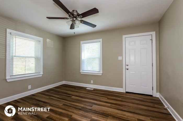 928 Holland Ave - Photo 3 of 16