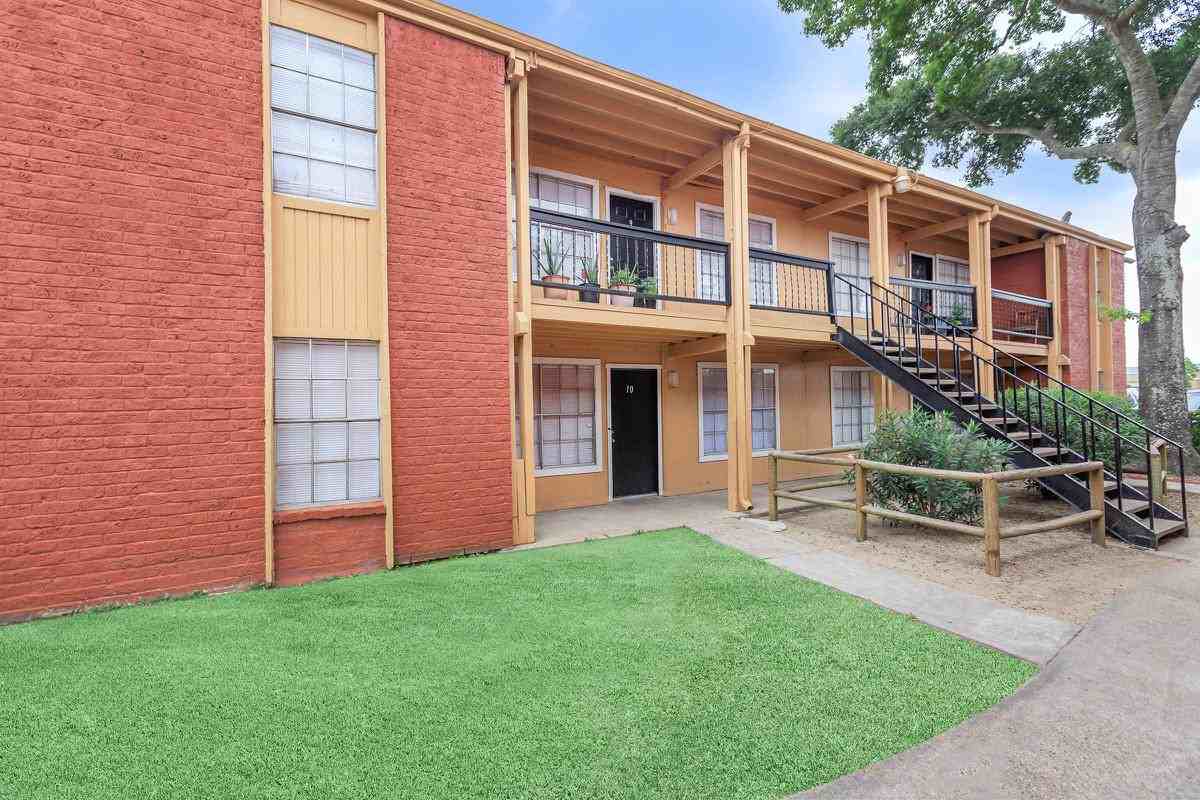 Woodvine - Photo 7 of 50