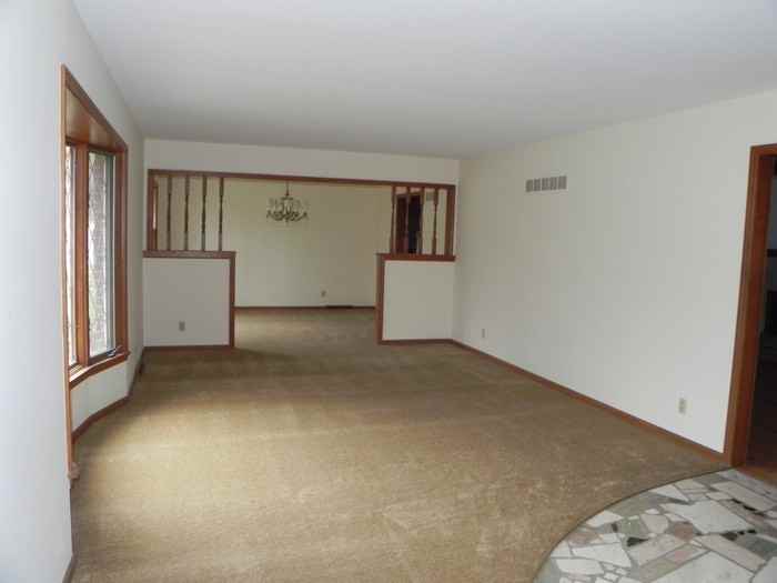 3630 S Hedges Ave - Photo 3 of 31