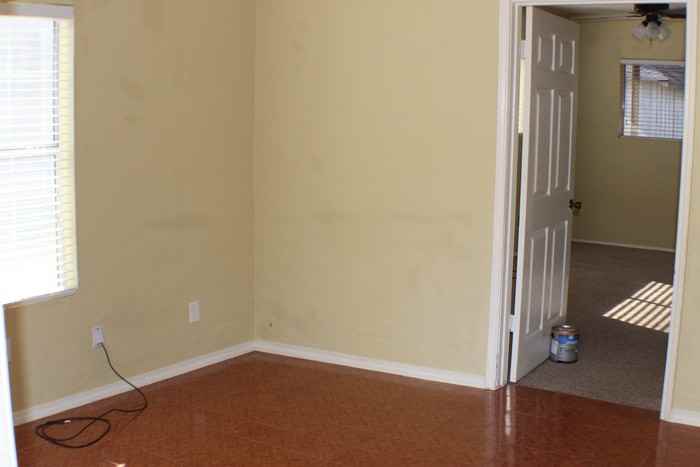 504 E 6th St - Photo 2 of 6