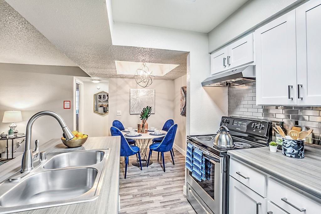 2150 N. Tenaya Way - Photo 2 of 33