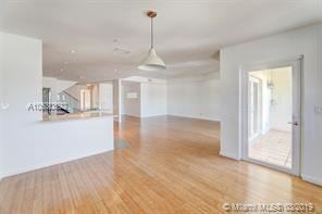 1413 20th St - Photo 3 of 10