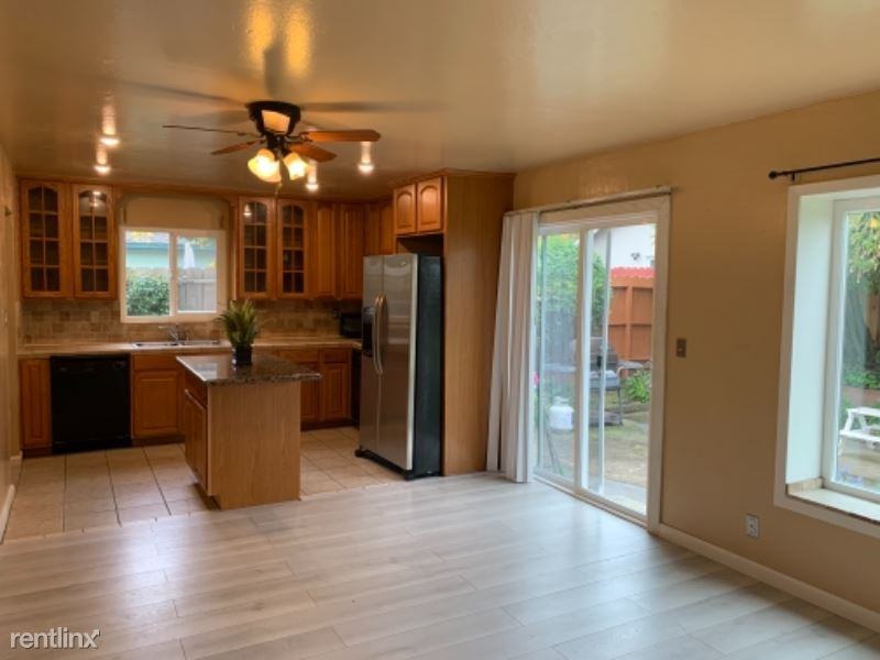 399 Castro Ct - Photo 3 of 18