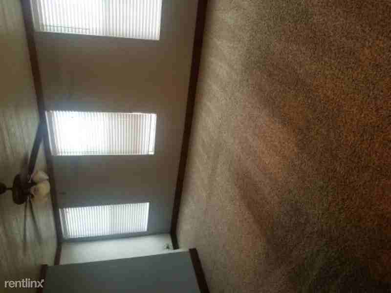 1208 1st Center Ave - Photo 3 of 10