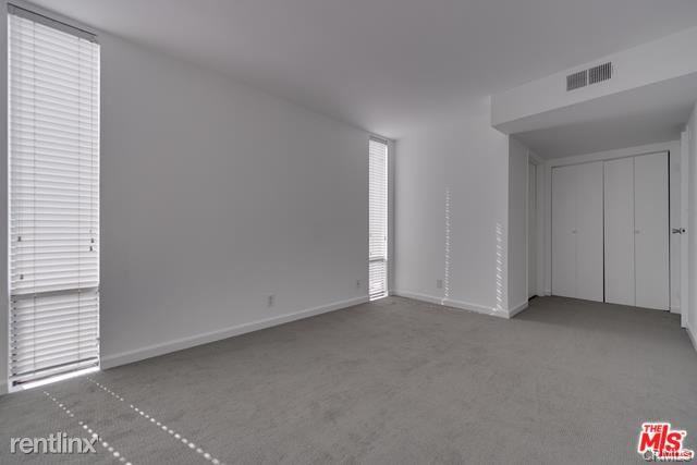 110 Fleet St - Photo 2 of 10
