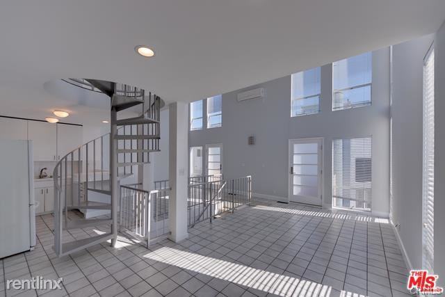110 Fleet St - Photo 3 of 10