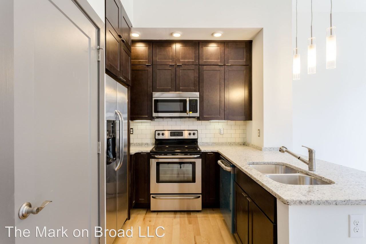 300 E Broad Street - Photo 2 of 6