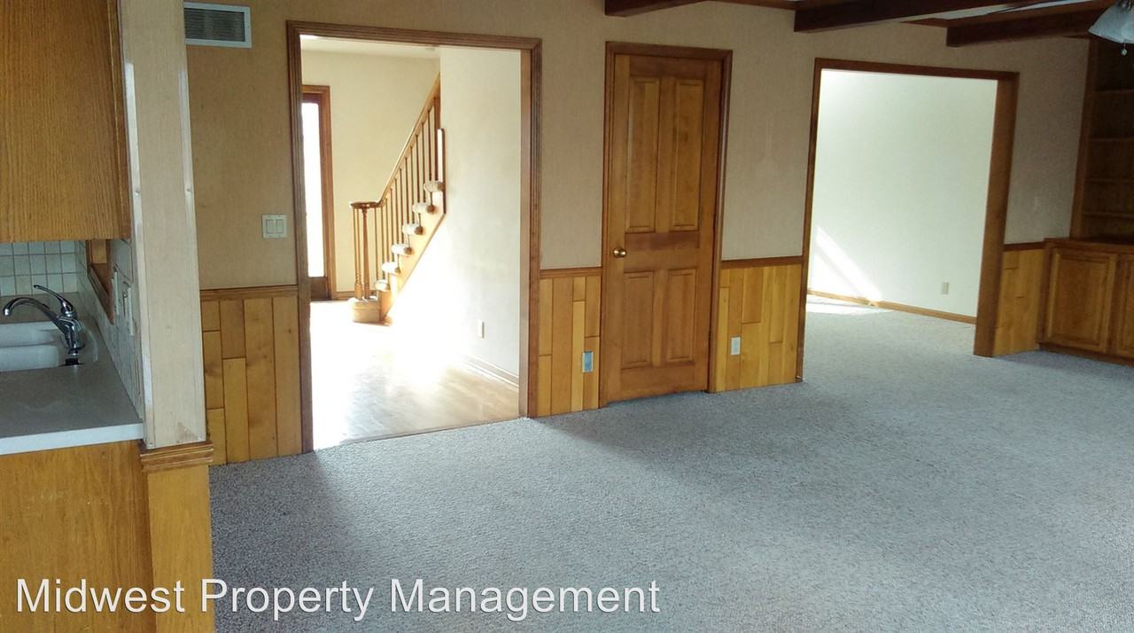 1385 E 2350 Rd - Photo 3 of 6