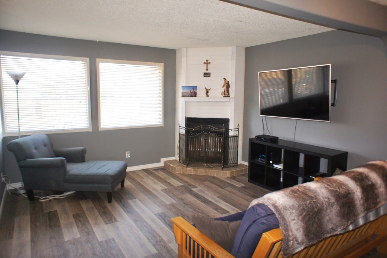 3609 43a Ave NW - Photo 2 of 16