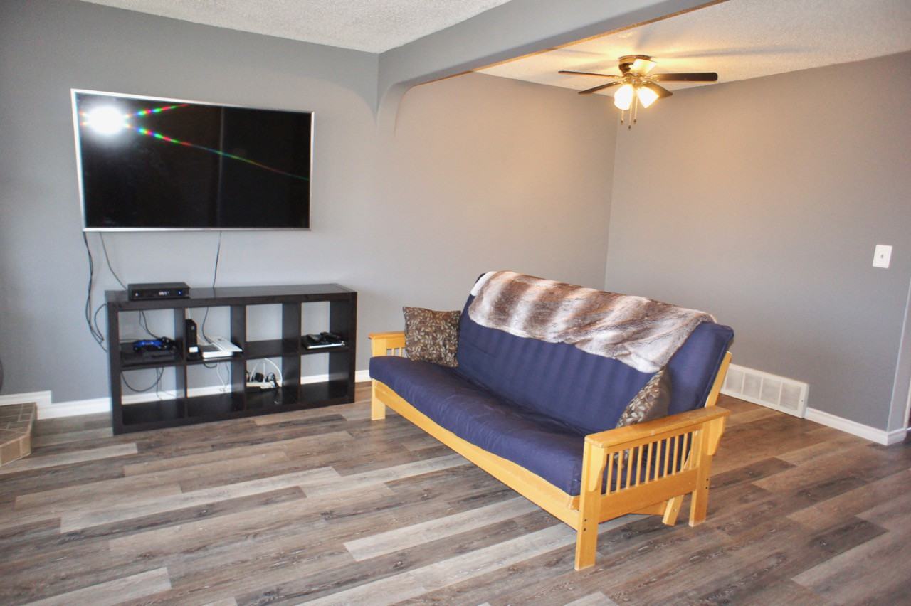 3609 43a Ave NW - Photo 3 of 16