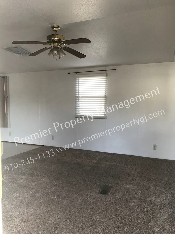 528 1/2 Elm Dr - Photo 2 of 9