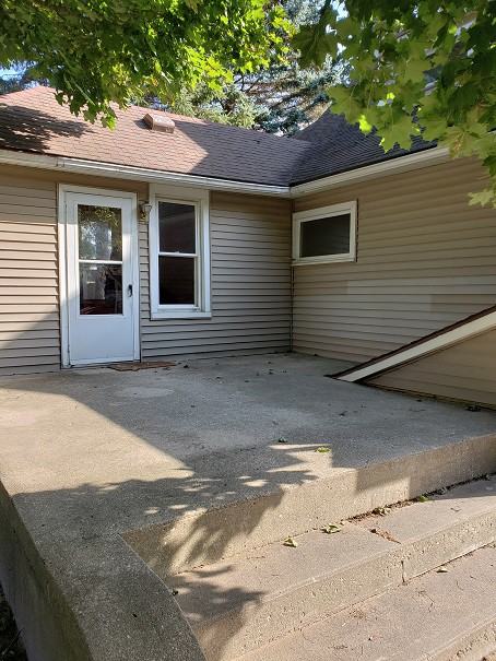 818 Maple St - Photo 3 of 9
