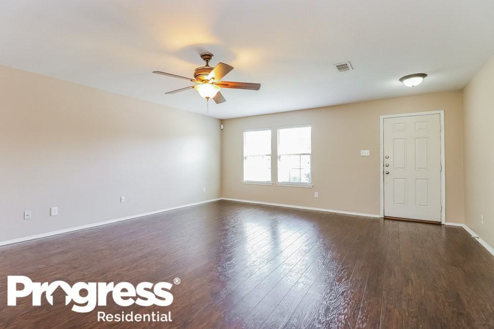 517 Jennifer Dr - Photo 3 of 15