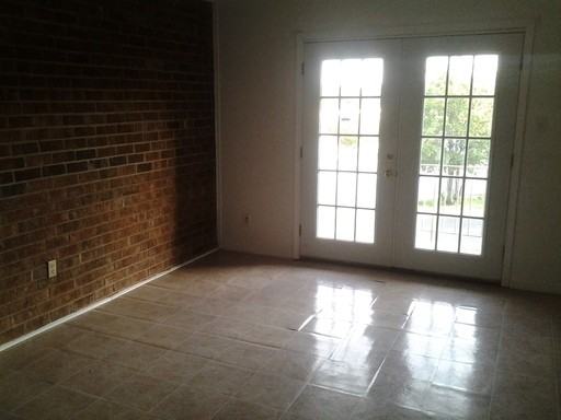 402 W Meadowview Rd - Photo 2 of 8