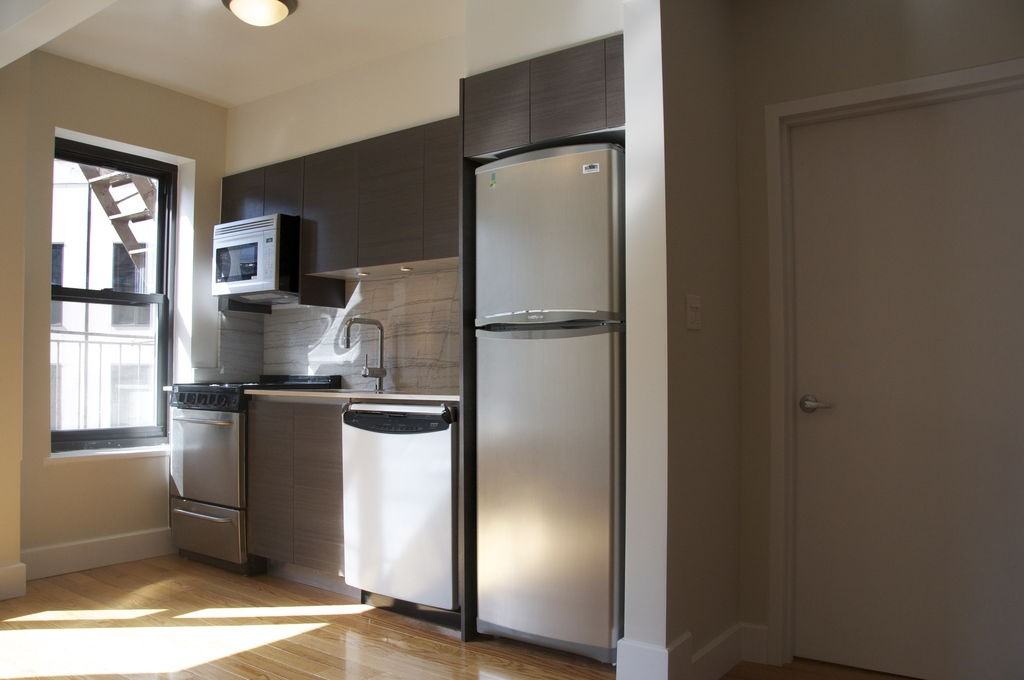 10 Downing - Photo 2 of 18