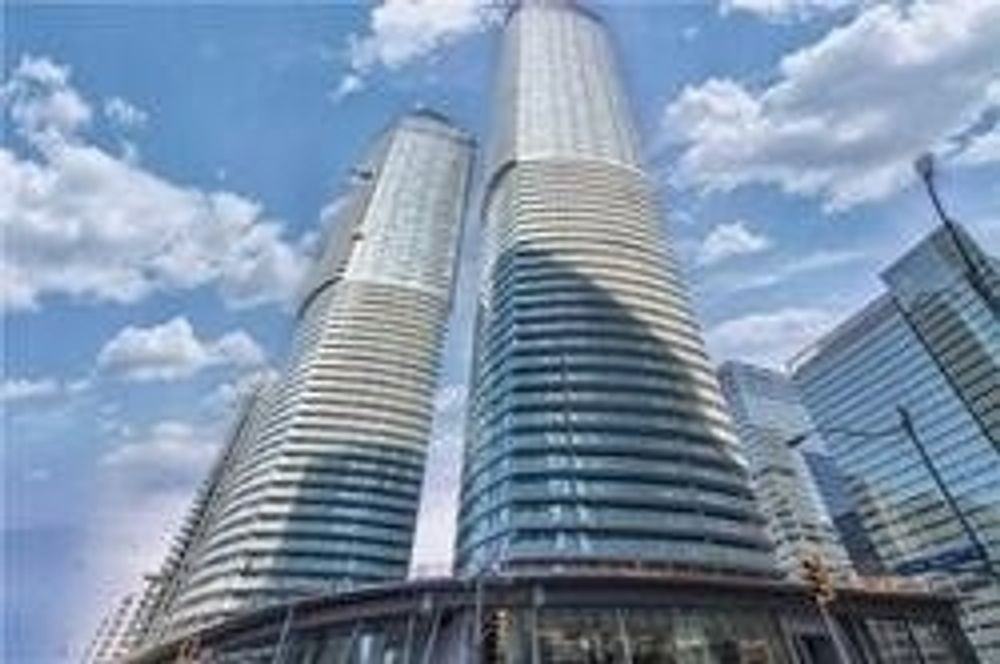 12 York Street #3907