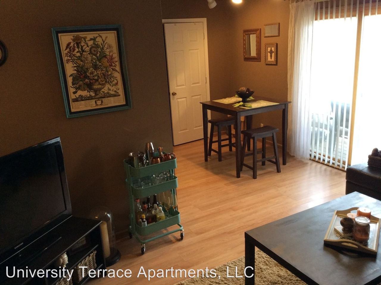 1605 W 9th Street - Photo 2 of 8