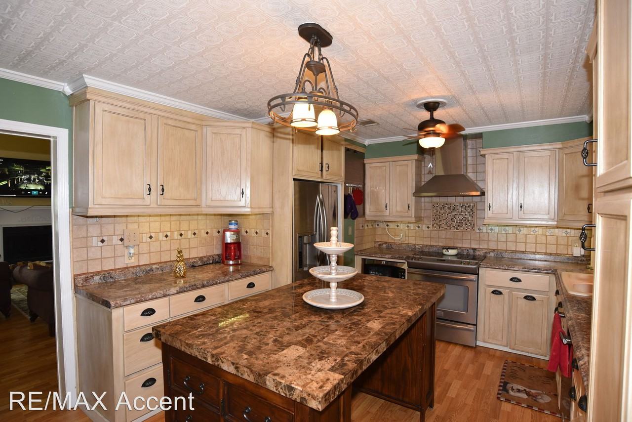 805 Malibu Dr - Photo 3 of 23