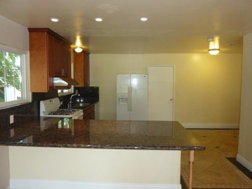 1180 Schofield Ct - Photo 3 of 11